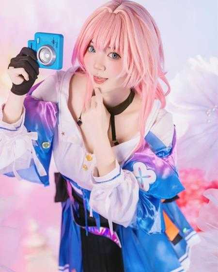 COSPLAY图赏：大马正妹COS《星铁》卡夫卡 内衣御姐成熟好身材